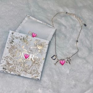 Cute necklace the O has studs on it!